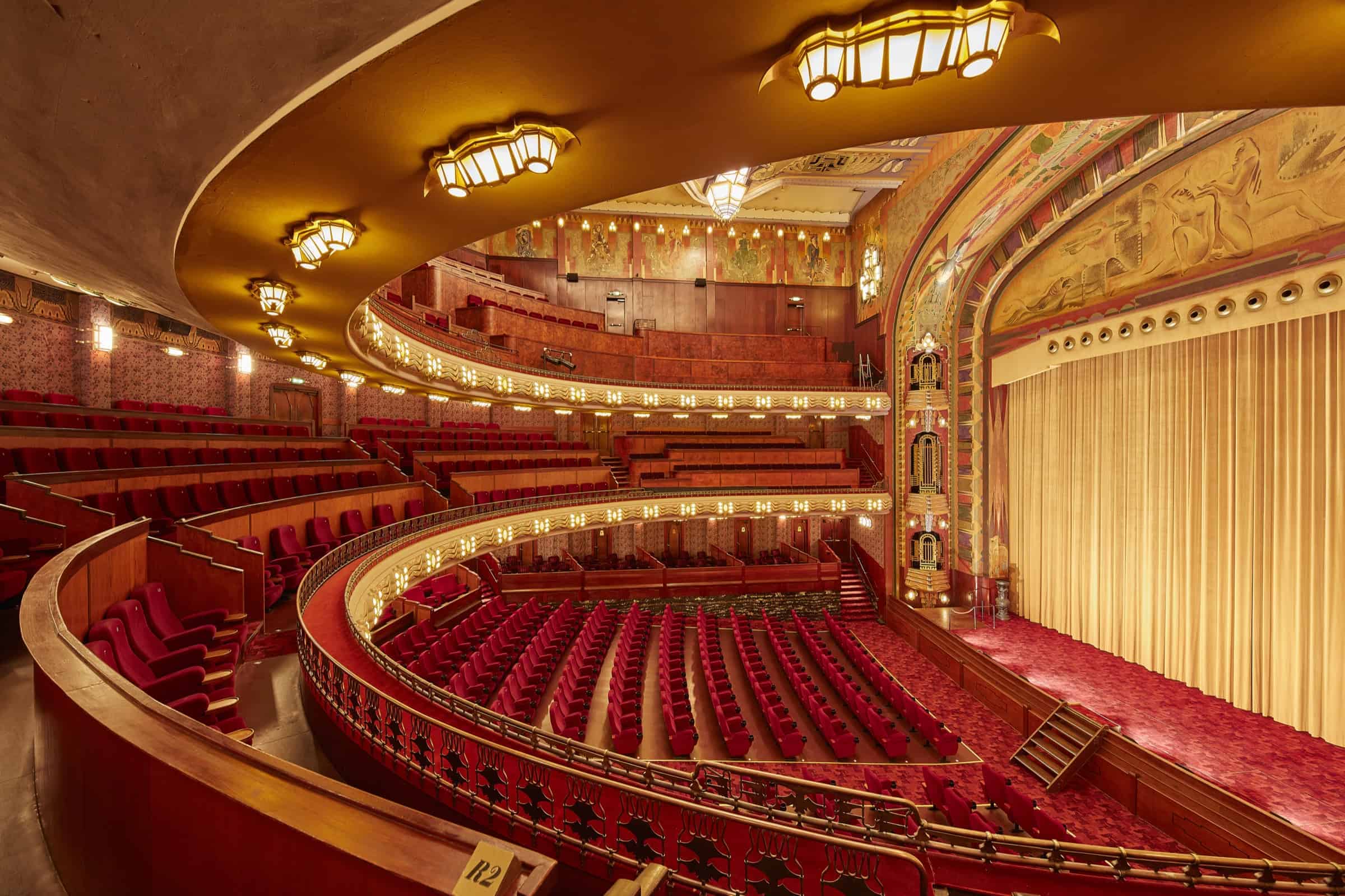 Theatre in the Tuschinski cinema