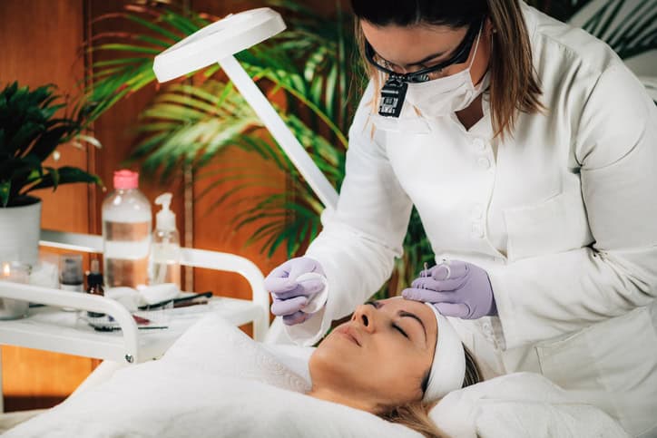High Brow: The Art of Eyebrow Microblading Training