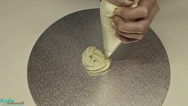 Das Sahne-Mascarpone-Topping eignet sich perfekt zum Spritzen.