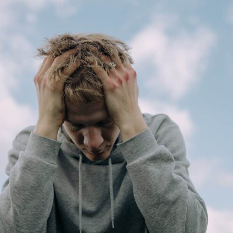dandruff causing hair to fall out