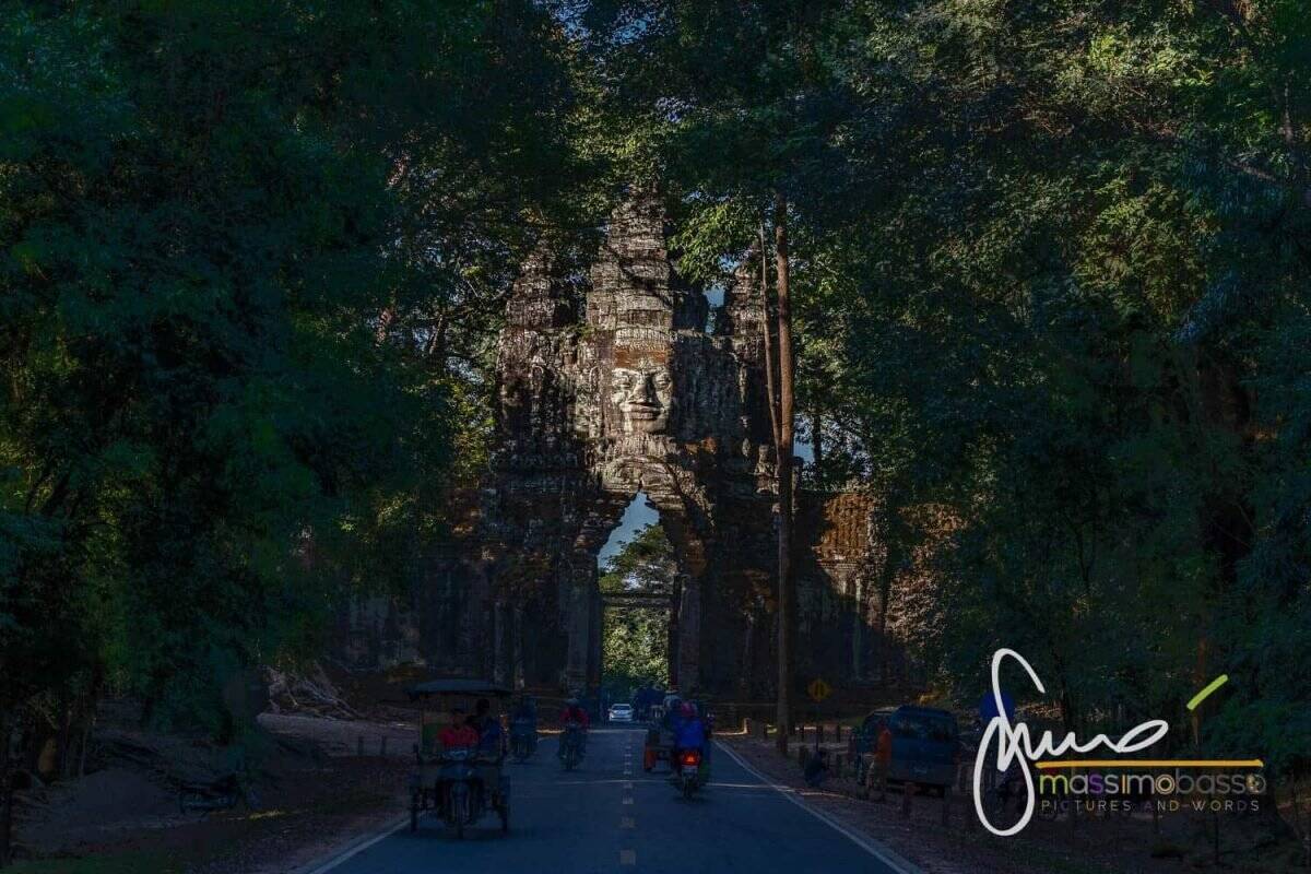 Una Delle Porte Di Accesso Ad Angkor Thom
