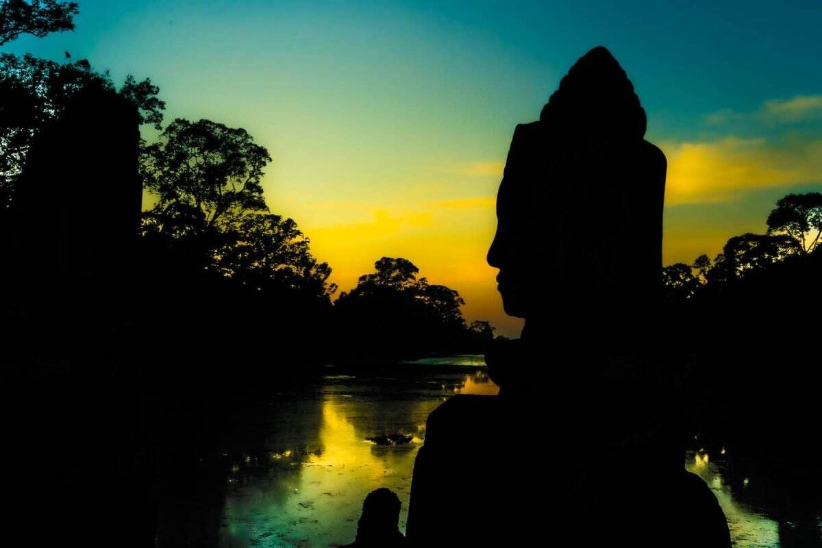 Ponte D'ingresso Ad Angkor Thom Al Tramonto