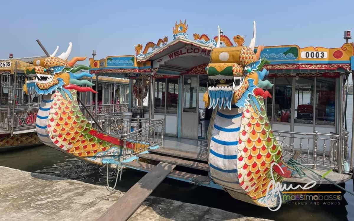 Le Barche Drago Del Fiume Dei Profumi A Hue