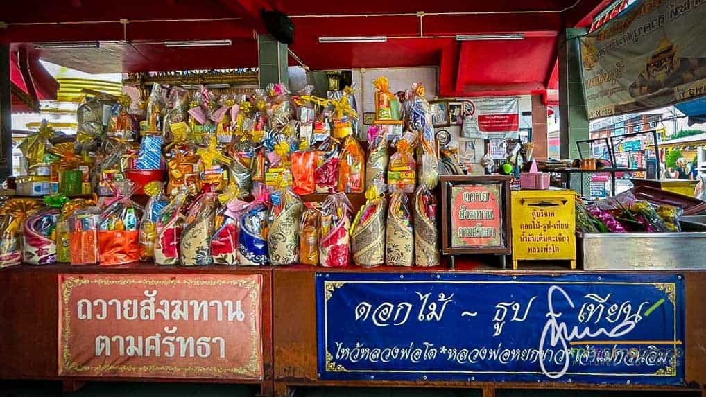 Offerte Per I Monaci A Wat Khunjan - Bangkok-2
