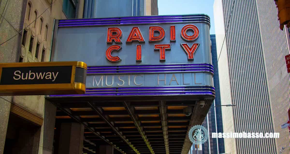 Radio City Music Hall - New York - Illustrazione Dell'articolo New York A Dicembre