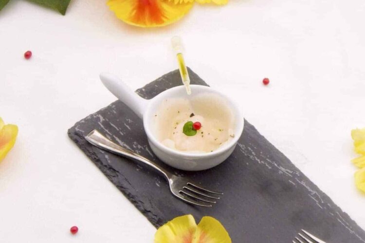 une mise en bouche simple à préparer avec ce s saint jacques et huile de truffe