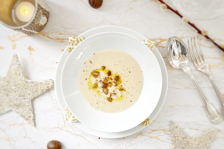 Un velouté tout doux pour un repas de fête qui trouve aussi sa place dans notre guide des légumes et légumineuses