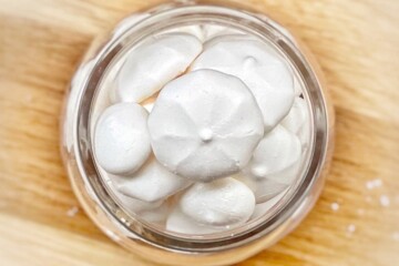 une meringue vegan comme avec des oeufs