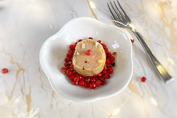 un foie gras mi-cuit très joliment présenté