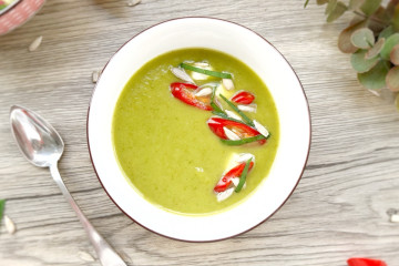 Une soupe aussi bonne chaude que froide, parfaite pour illustrer le guide des légumes et légumineuses