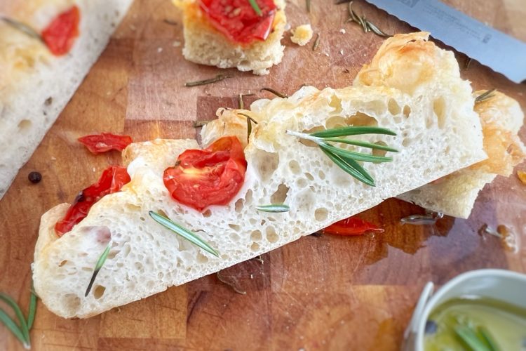 une focaccia tomates sans pétrissage