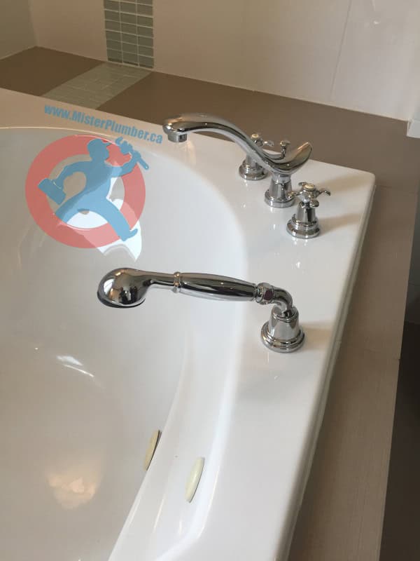 Classic deck-mount tub