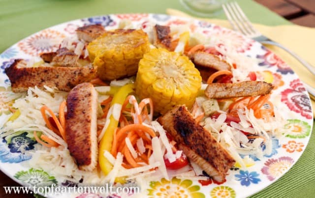 Caesar Salad ohne Ei mit gegrilltem Hähnchen - Foodblog Topfgartenwelt