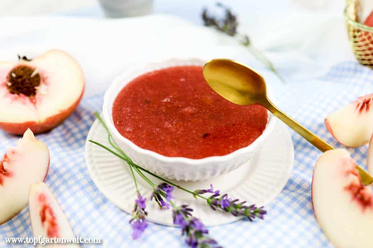reine Pfirsichmarmelade mit Lavendel, Vanille und Thymian als besondere Variation | Weinbergpfirsichmarmelade - Foodblog Topfgartenwelt