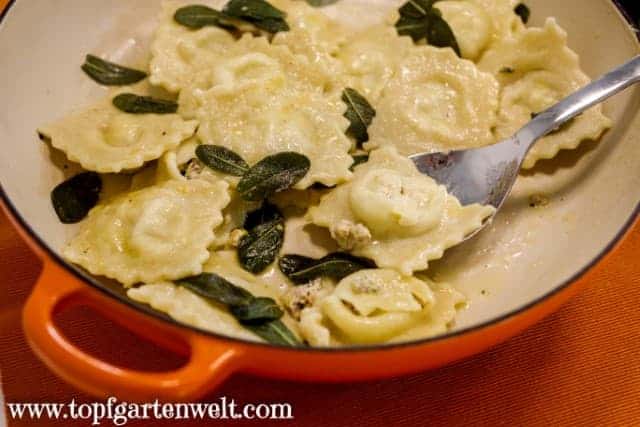 selbstgemachte Ravioli mit Ricotta-Füllung - Foodblog Topfgartenwelt