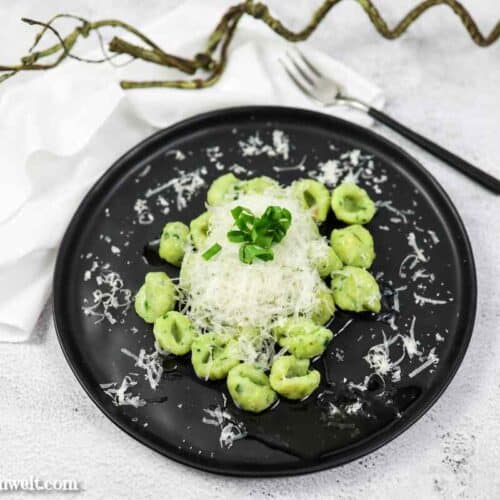 Bärlauch-Gnocchi mit brauner Butter und Parmesan - Rezept geeignet für den Philips Pasta-Maker - Foodblog Topfgartenwelt