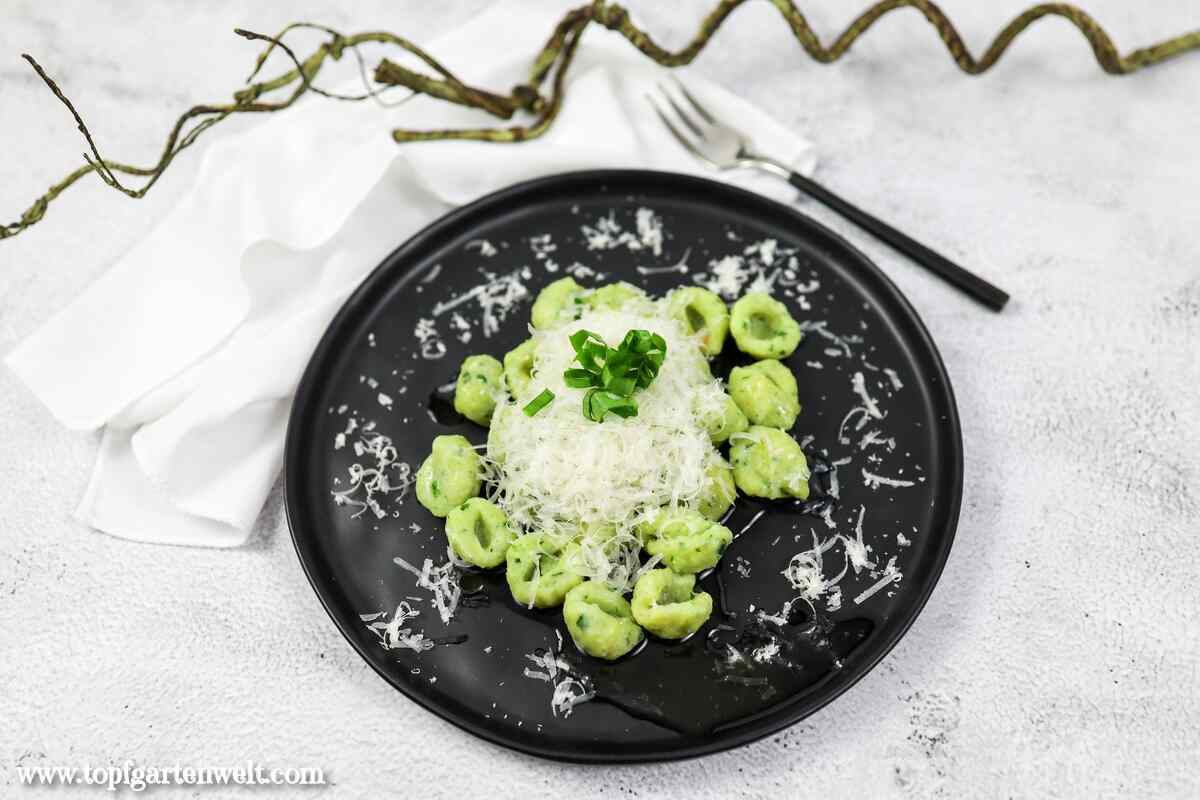 Bärlauch-Gnocchi mit brauner Butter und Parmesan - Rezept geeignet für den Philips Pasta-Maker - Foodblog Topfgartenwelt