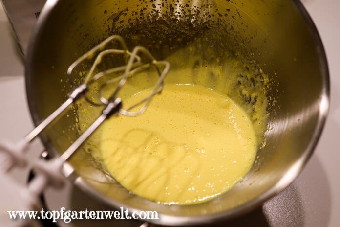 Eier-Creme aufschlagen bei Tiramisu - Foodblog Topfgartenwelt