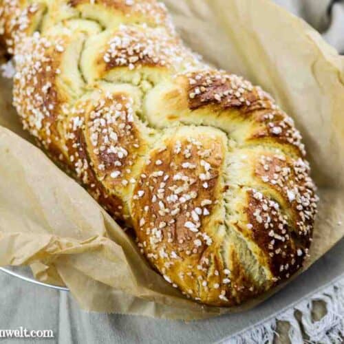 flaumiger Allerheiligenstriezel - Omas geflochtener Brioche-Zopf - Foodblog Topfgartenwelt