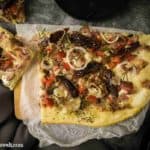 Flammkuchen mit Speck und Zwiebeln, Elsässer Art - Foodblog Topfgartenwelt