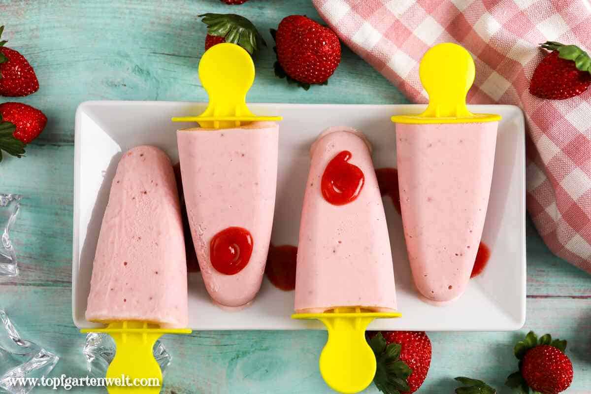 Erdbeereis am Stiel | Erdbeereis ohne Eismaschine | Erdbeer Eis Paletas - Foodblog Topfgartenwelt