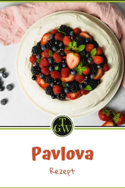 Pavlova mit Beeren - Pinterest - Foodblog Topfgartenwelt