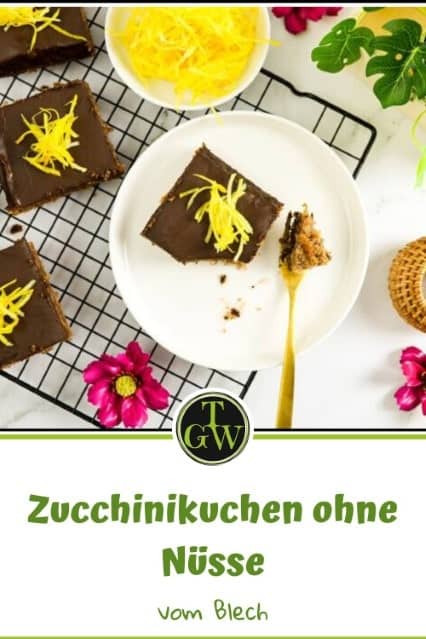 Saftiger Zucchinikuchen mit Schoko aber ohne Nüsse vom Blech