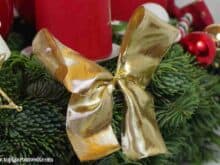 Schleifen binden für einen Adventkranz oder als Gartendeko für Blumentöpfe - Gartenblog Topfgartenwelt
