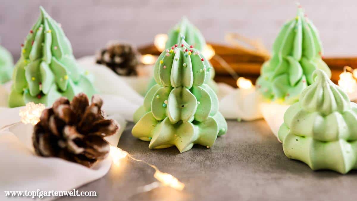 Baiser Tannenbäume, essbare Tischdeko für Weihnachten - Foodblog Topfgartenwelt