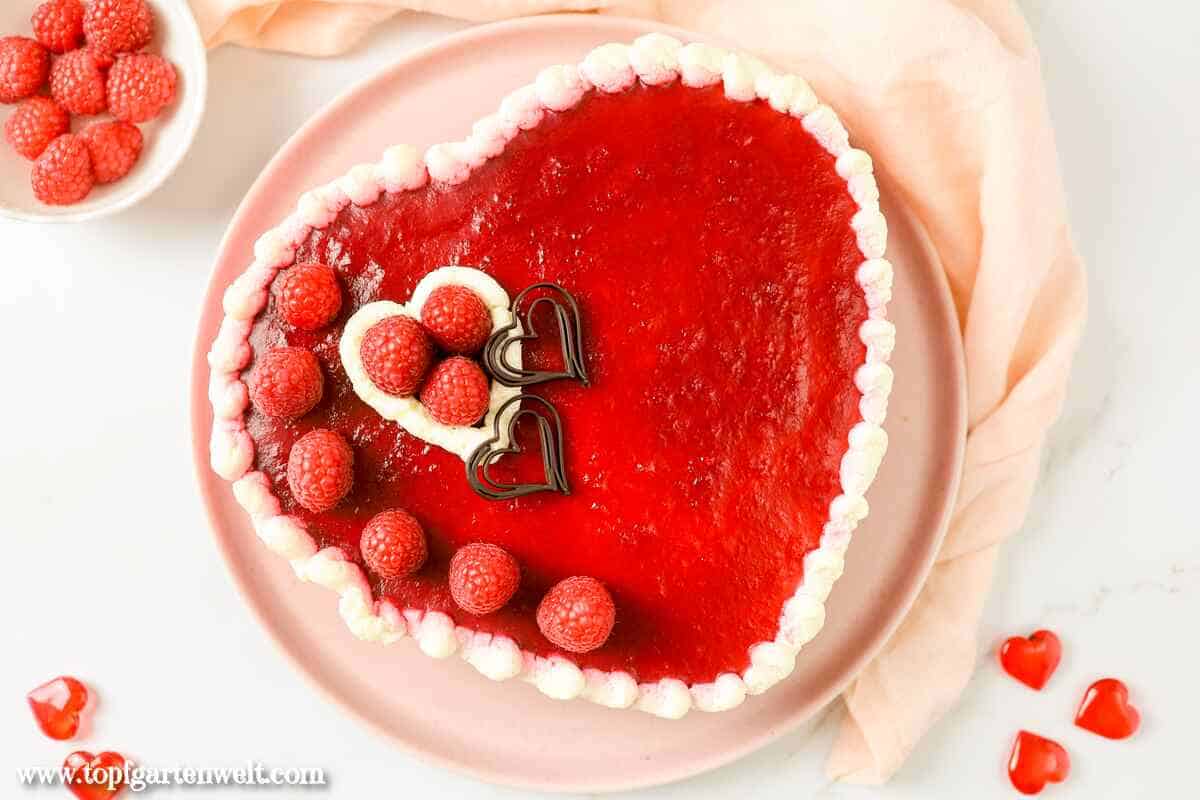 Herztorte mit Himbeeren für Geburtstag, Muttertag oder Valentinstag - Foodblog