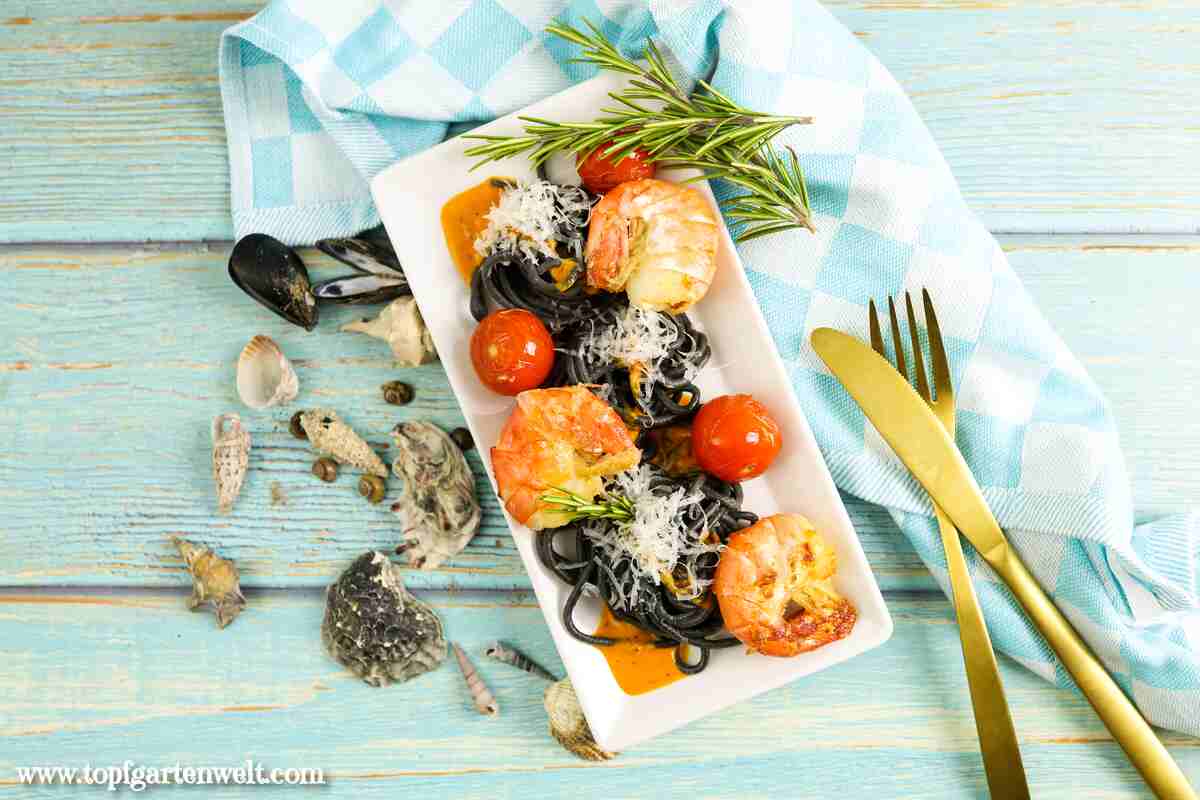 Hummersauce dazu schwarze Spaghetti und Garnelen - Foodblog Topfgartenwelt