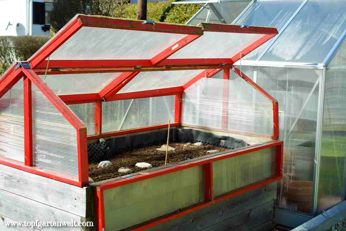 Hochbeet Überdachung selber bauen aus Holz und Doppelstegplatten - Gartenblog Topfgartenwelt