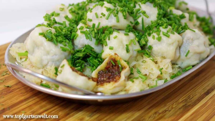 selbstgemachte Innviertler Grammelknödel mit Sauerkraut - Foodblog Topfgarten