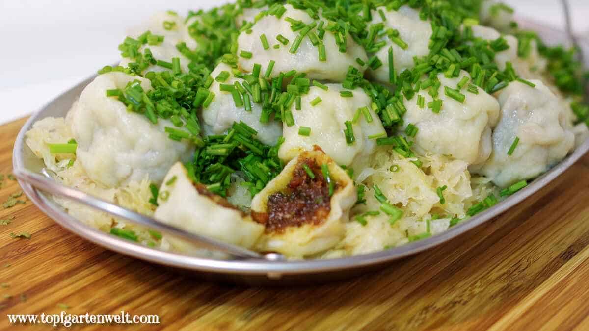 selbstgemachte Innviertler Grammelknödel mit Sauerkraut - Foodblog Topfgarten