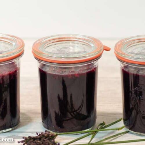 Heidelbeermarmelade mit Lavendel und Orangensaft aus das Einkochbuch - Foodblog Topfgartenwelt