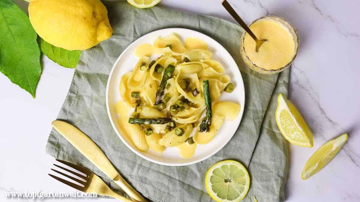 Pasta mit grüem Spargel und Sauce Hollandaise - Foodblog Topfgartenwelt