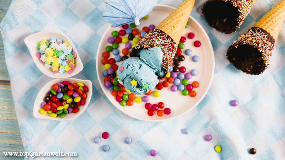 Schlumpfeis selber machen in der Eismaschine, blauer Engel - Foodblog Topfgartenwelt