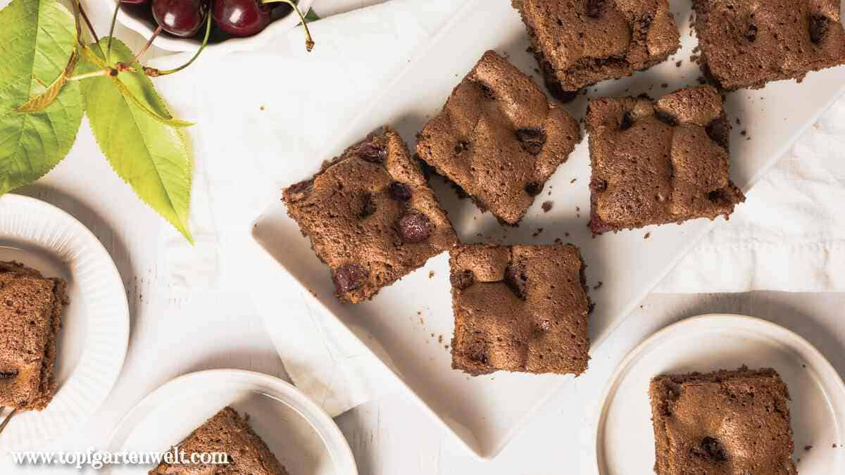 Schokokuchen mit Kirschen vom Blech - Foodblog Topfgartenwelt