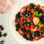 Pavlova Torte mit Beeren, Baiser-Torte - Foodblog Topfgartenwelt
