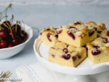 Kirsch-Streuselkuchen vom Blech aus Rührteig mit frischen Kirschen - Foodblog