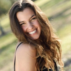 Customer testimonial for a photography service in warsaw, poland. The review highlights a spectacular session with tomek, featuring neon lights and capturing the client's femininity.