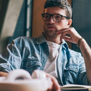 Mąż opowiada o sesji zdjęciowej żony z bonu podarunkowego na urodziny - naturalne i eleganckie zdjęcia w swobodnej atmosferze