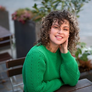 Zadowolona klientka opisuje zdjęcia z imprezy w warszawie – autentyczne emocje, naturalne kadry i profesjonalne podejście fotografa eventowego.