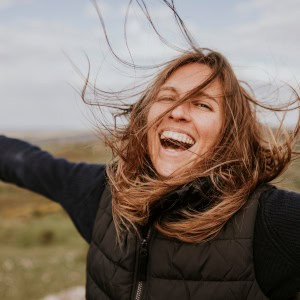 Opinia klientki o fotografii kobiecej w Warszawie – połączenie profesjonalizmu, empatii i nowego spojrzenia na siebie.