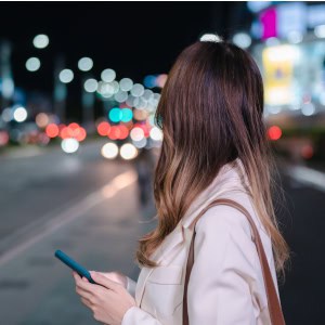 Klientka po profesjonalnej sesji kobiecej w Warszawie – pozytywna opinia o energii, komforcie i wyjątkowych zdjęciach.