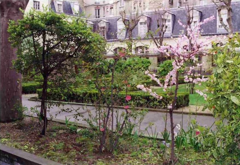 Maison St Charles à paris : programme mixte