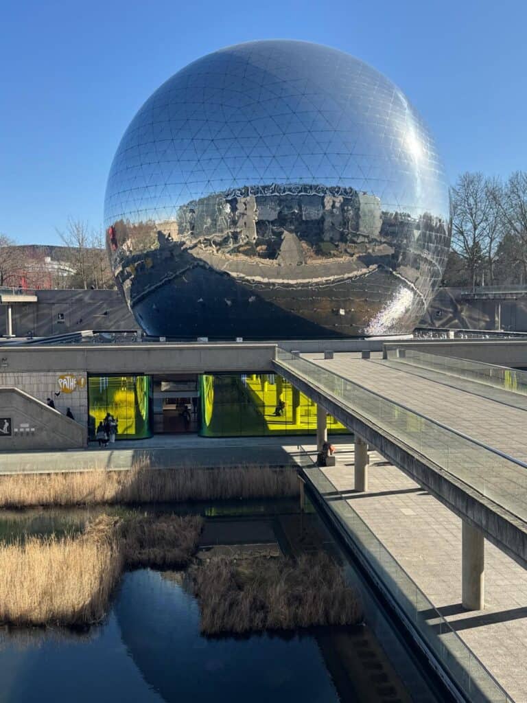 La Géode, ou l’éclat d’un chef-d’œuvre architectural.