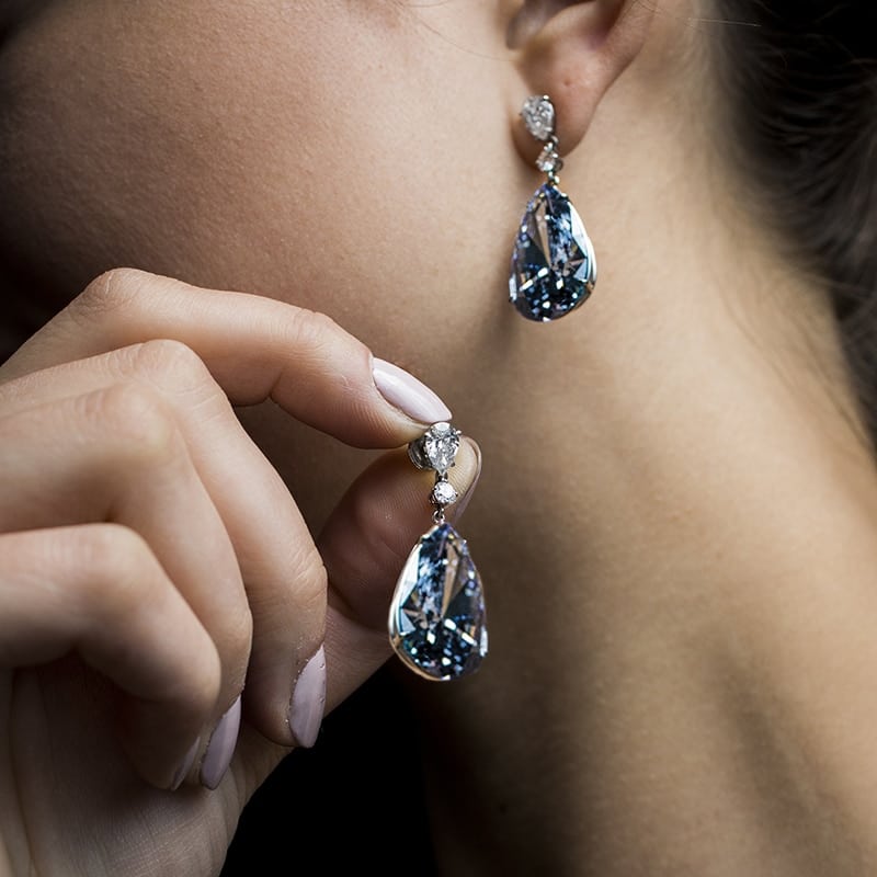 ELEGANT DROP EARRINGS