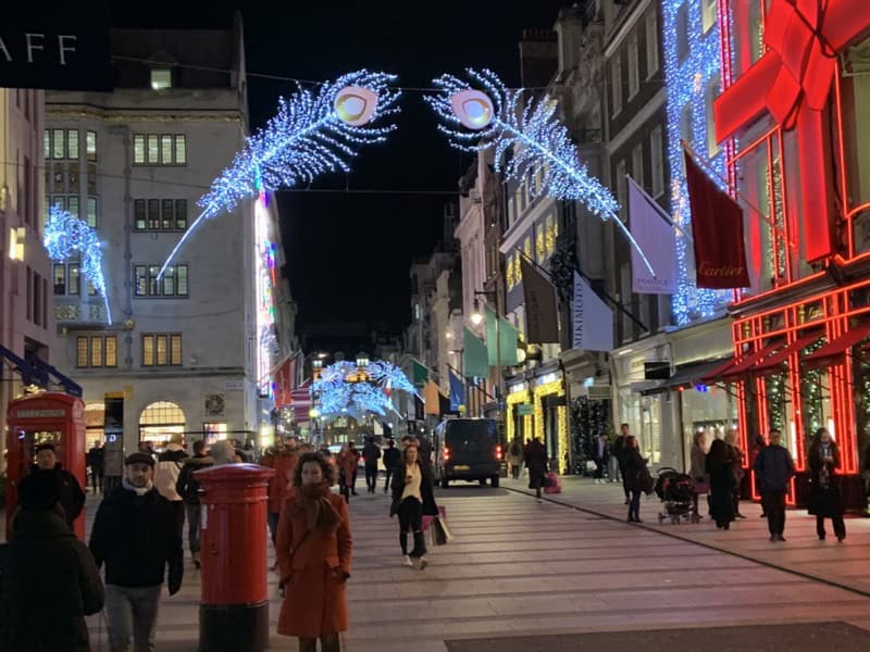 Private Tour Of Londons World Famous Christmas Lights - Bespoke Black ...