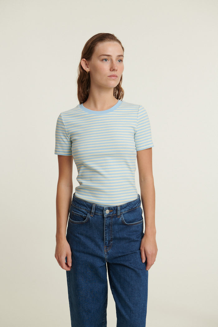 Ludmilla O-Neck – Dutch canal / vanilla custard   – 96% Cotton (Organic), 4% Elastane – T-shirts